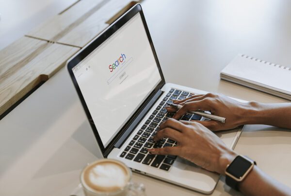 Fresh Digital Media | Thriving in Google’s AI-Powered Search: How Business Owners Can Stay Ahead Diagram showing how AI Overviews display at the top of Google search results